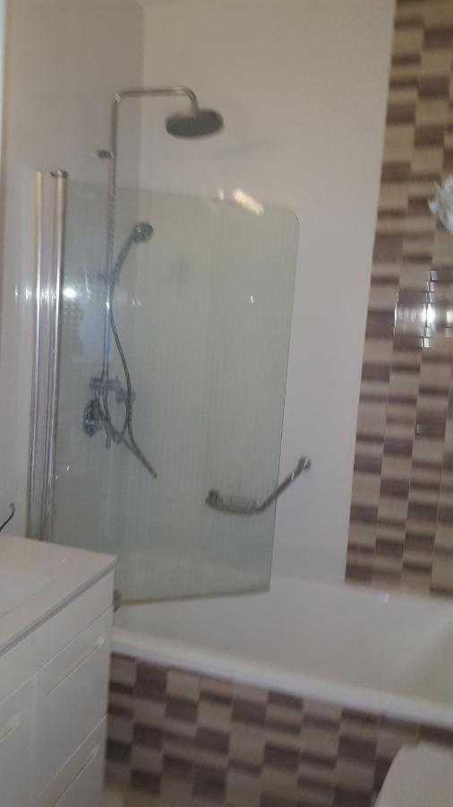 Room Near Sheba Medical Center, And Bar Ilan, And Tlv Airport Qiryat Ono Eksteriør billede