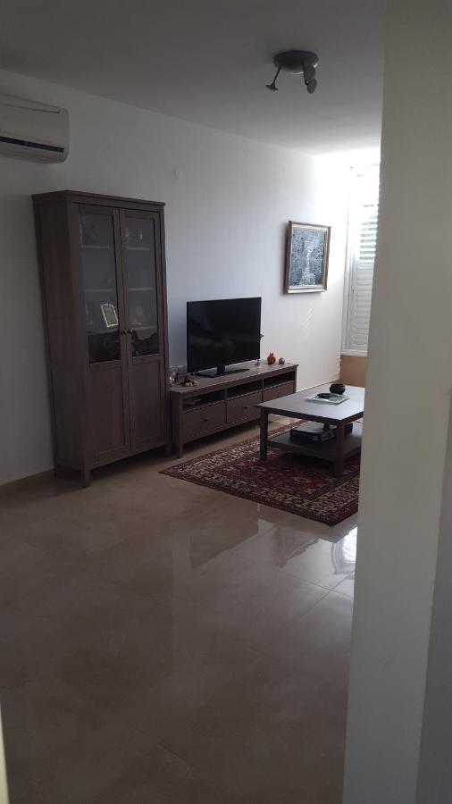 Room Near Sheba Medical Center, And Bar Ilan, And Tlv Airport Qiryat Ono Eksteriør billede