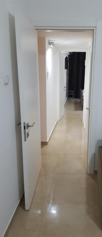 Room Near Sheba Medical Center, And Bar Ilan, And Tlv Airport Qiryat Ono Eksteriør billede