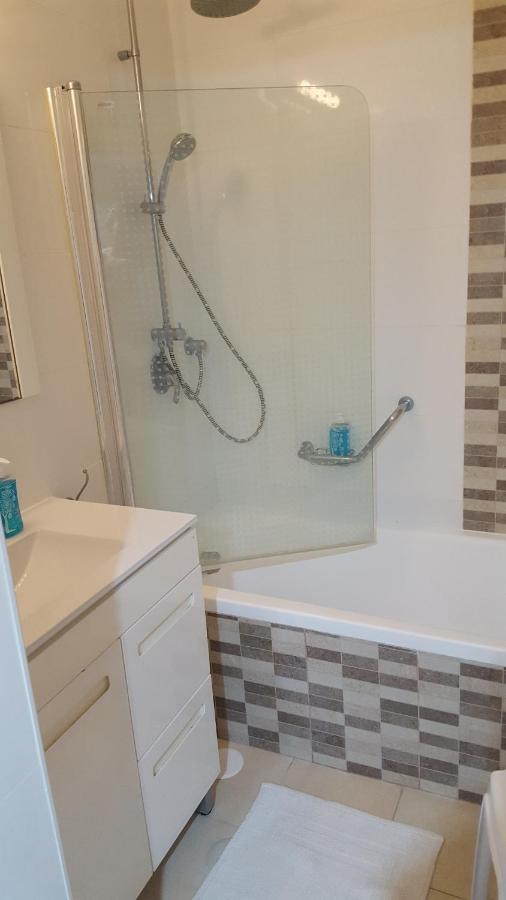 Room Near Sheba Medical Center, And Bar Ilan, And Tlv Airport Qiryat Ono Eksteriør billede